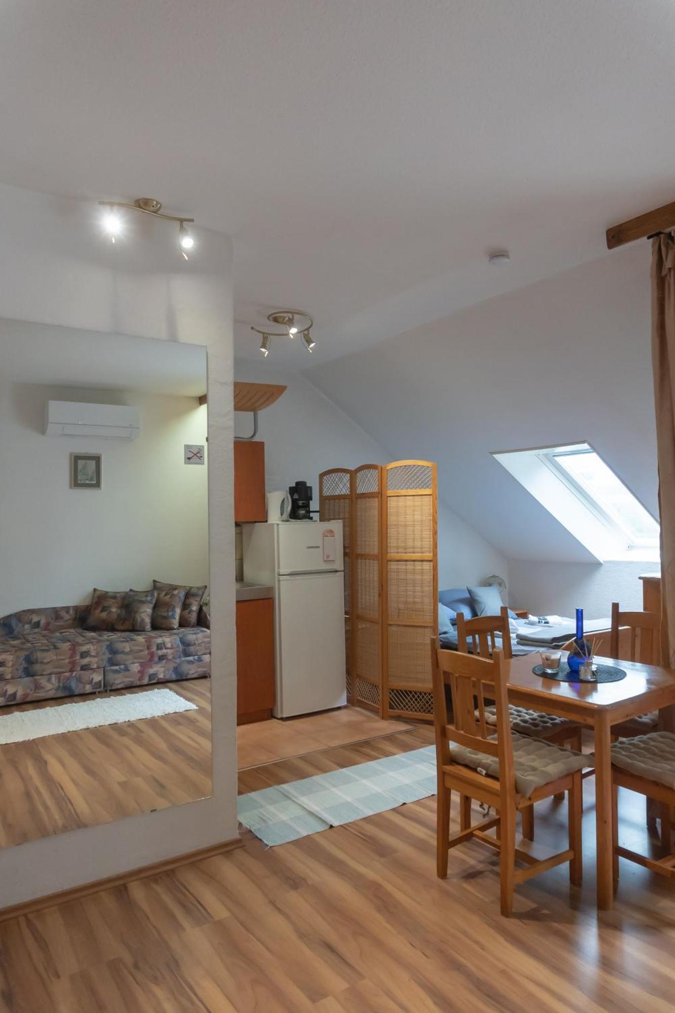 Rent A Scooter Vendeghaz Apartment Zamardi Ngoại thất bức ảnh